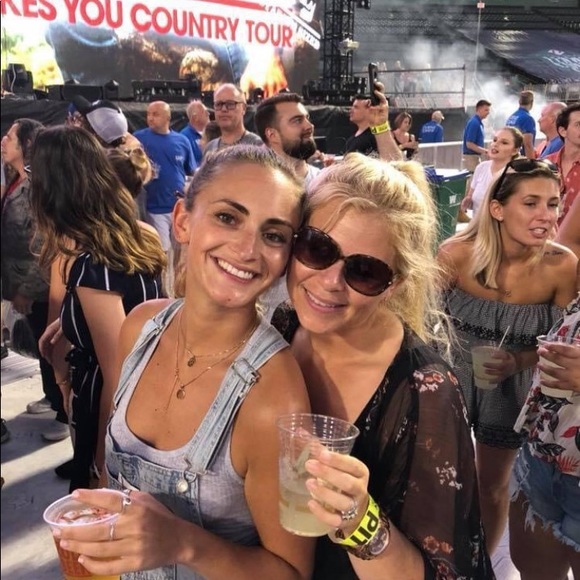 Meet your Posher, Courtney - Picture 14 of 16